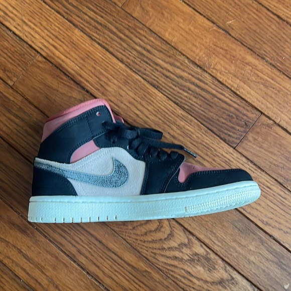 Air Jordan 1 Mid - Picture 4 of 8